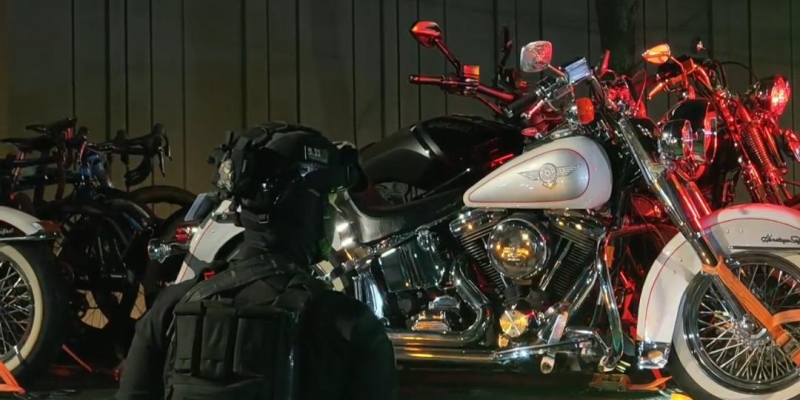 KPK Geledah Rumah Mewah Silmy Karim, Dua Derek Angkut Motor Harley Davidson dan Puluhan Kendaraan Mewah