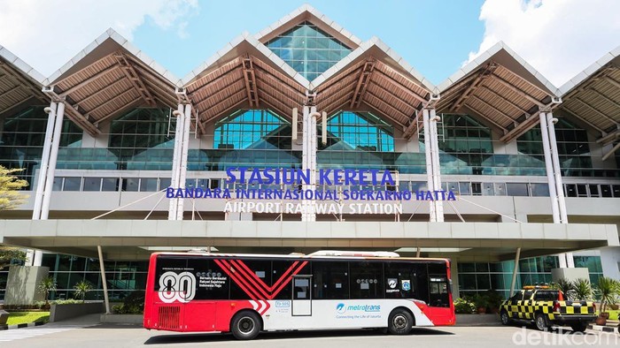 Tarif Transjakarta Bakal Naik! Pramono Anung: Rute Blok M-Soetta Rp3.500 Tak Masuk Akal