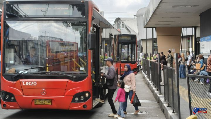 DTKJ Usulkan Tarif Langganan Transjakarta Rp200.000 per Bulan, Solusi Hemat Ongkos Pekerja Jakarta