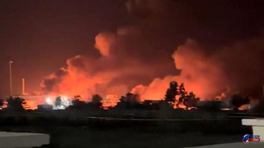 Eskalasi Memanas: Iran Serang Pangkalan AS di Teluk dan Kembali Tutup Selat Hormuz