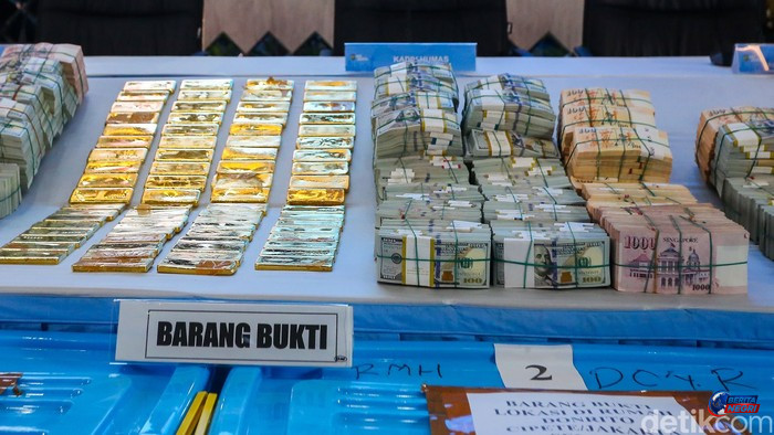 Polda Metro Jaya Ungkap Rincian Barang Bukti Kasus Febrie Adriansyah: Rp6 Miliar Uang Tunai, 74 Kg Emas, hingga Valuta Asing Asli