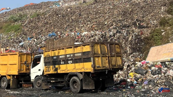 Kebakaran Hebat Landa TPA Cipayung Depok: Asap Tebal Membumbung Tinggi