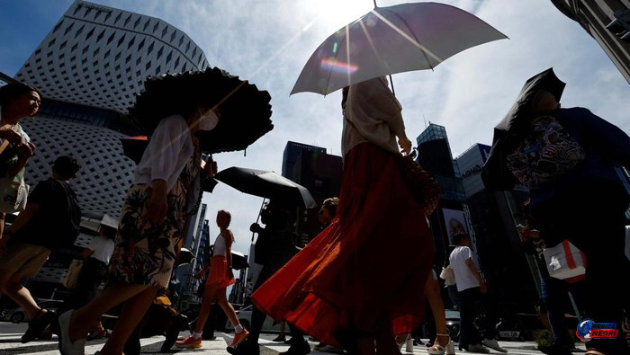 Celana Pendek ke Kantor Jadi Tren di Tokyo, Pekerja Jepang Dobrak Tradisi demi Hemat Energi