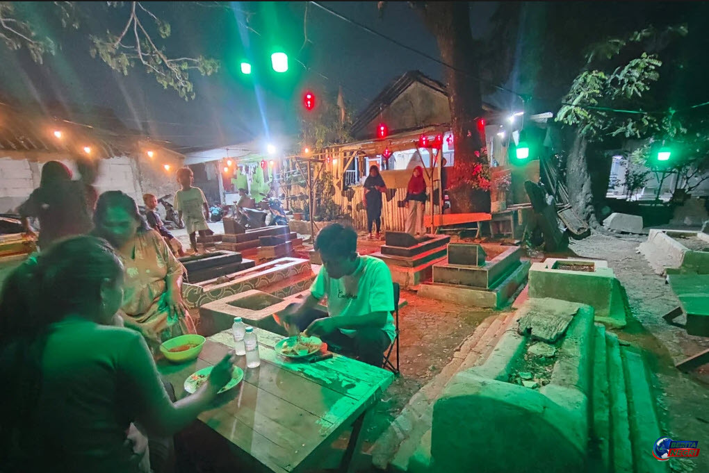 Unik! Warung di Tengah Pemakaman Karawang Jadi Tempat Nongkrong Nyaman, Bukan Suasana Mistis