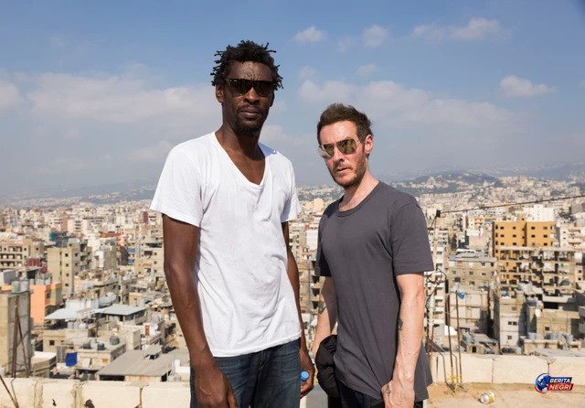 Massive Attack Dilarang Tampil Lagi di Singapura Usai Kibarkan Bendera Palestina dan Serukan 'Free Palestine' di Atas Panggung