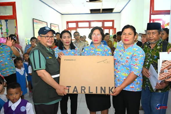 Pendidikan Berkualitas Tak Kenal Jarak: Laptop dan Starlink Tiba di Miangas