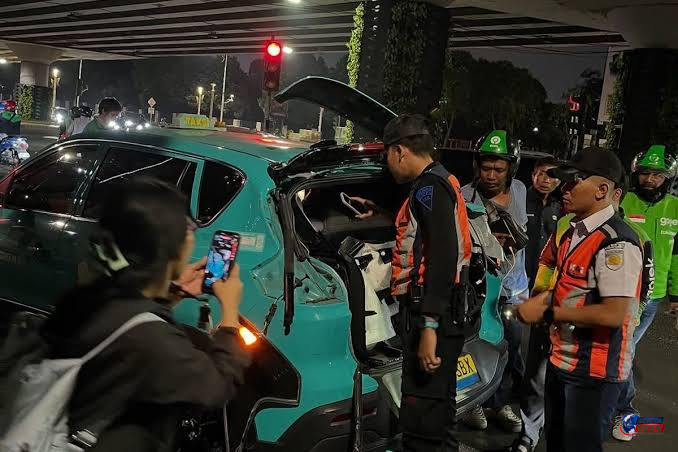 Taksi Listrik Terserempet Commuter Line di Stasiun Karet, Diduga Terjebak Kemacetan di Atas Rel