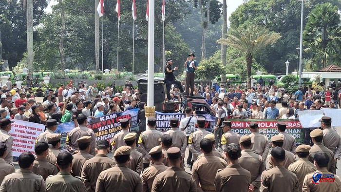 Ratusan Sopir Angkot Demo di Balai Kota Bogor, Desak Pemkot Beri Solusi soal Penataan Angkutan Umum