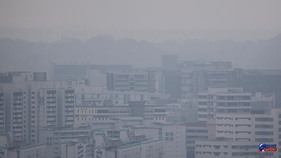 Kabut Asap Karhutla Indonesia Berdampak ke Singapura, PSI Sempat Tembus Level 105