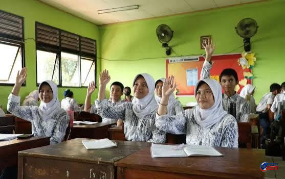 Abu Vulkanik Anak Krakatau Capai Jakarta, Seluruh Sekolah di Jakarta Terapkan PJJ Mulai Hari Ini