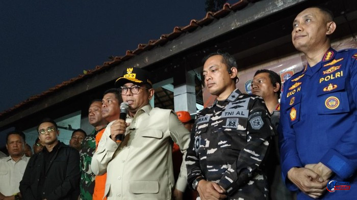 Operasi SAR 5 Jurnalis dan 3 Kru Arupadhatu 1 Dihentikan, Tangis Keluarga Pecah di Posko Carita